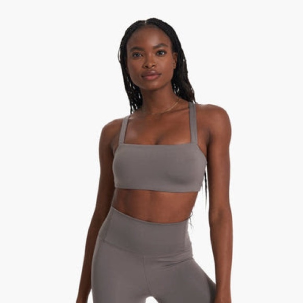 Vuori Evolve square neck sports bra